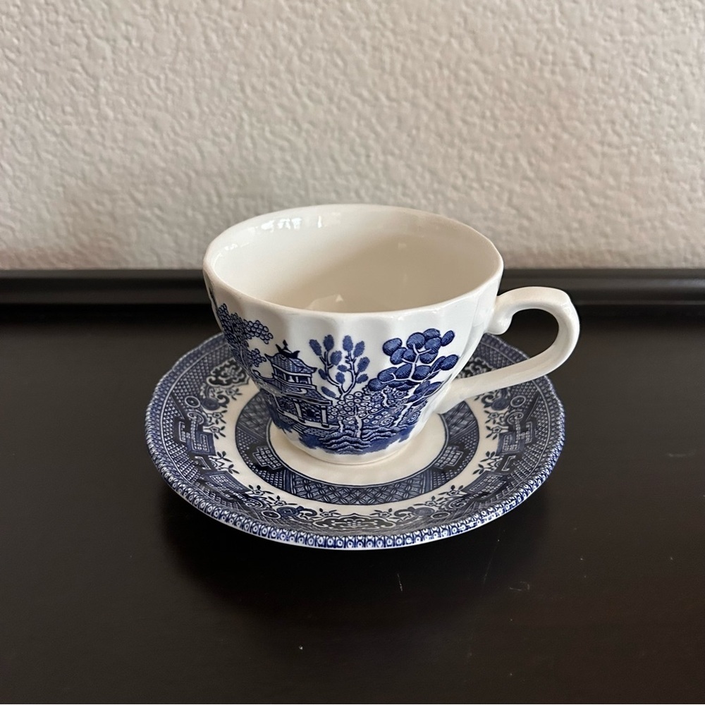 Vintage Royal Wessex Blue Transfer Willow Teacup & Saucer Made in England 8 sets - Picture 1 of 9